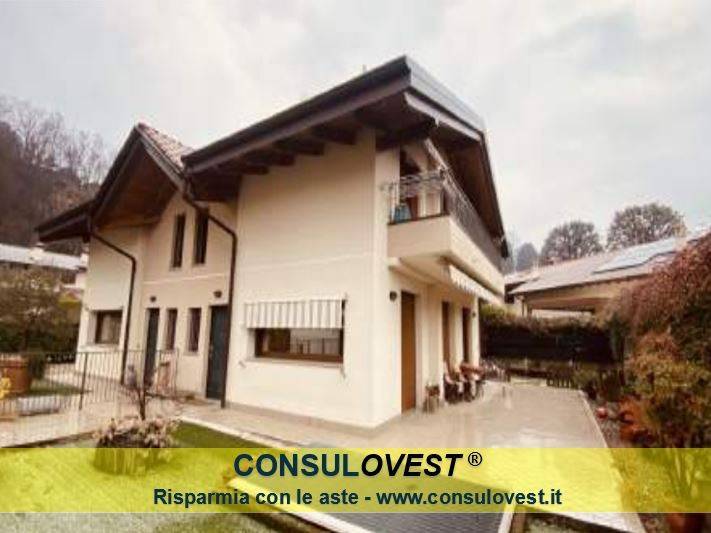 casa indipendente in vendita a Gallarate in zona Crenna
