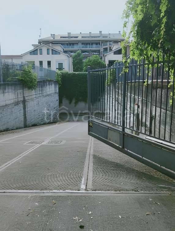 appartamento in vendita a Gallarate in zona Arnate
