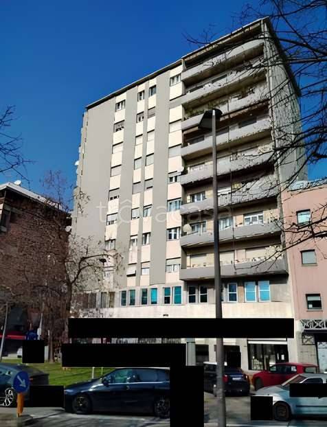 appartamento in vendita a Gallarate in zona Sciarè