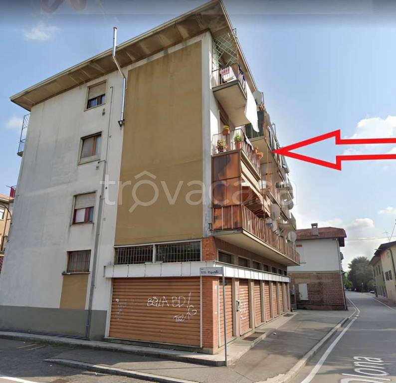 appartamento in vendita a Gallarate in zona Sciarè