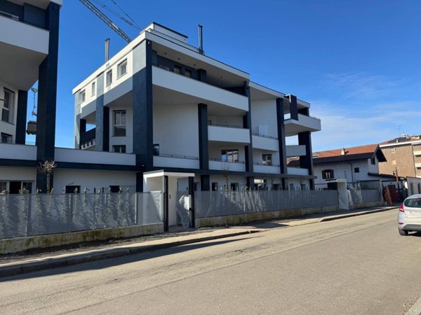 appartamento in vendita a Gallarate in zona Sciarè