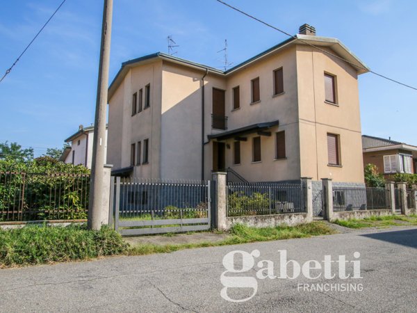 casa indipendente in vendita a Gallarate