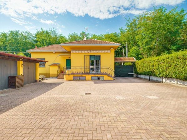 casa indipendente in vendita a Gallarate in zona Madonna in Campagna