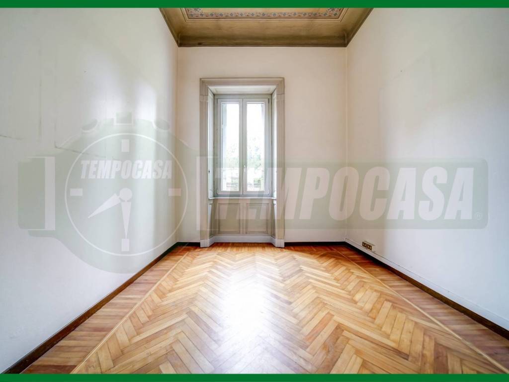 ufficio in vendita a Gallarate in zona Sciarè