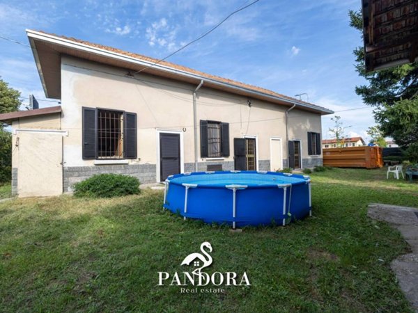casa indipendente in vendita a Gallarate in zona Madonna in Campagna