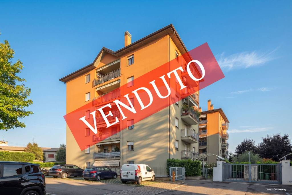 appartamento in vendita a Gallarate in zona Sciarè