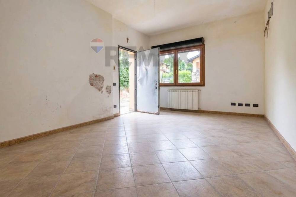 appartamento in vendita a Gallarate in zona Sciarè