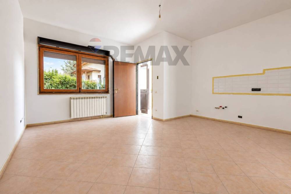 appartamento in vendita a Gallarate in zona Sciarè