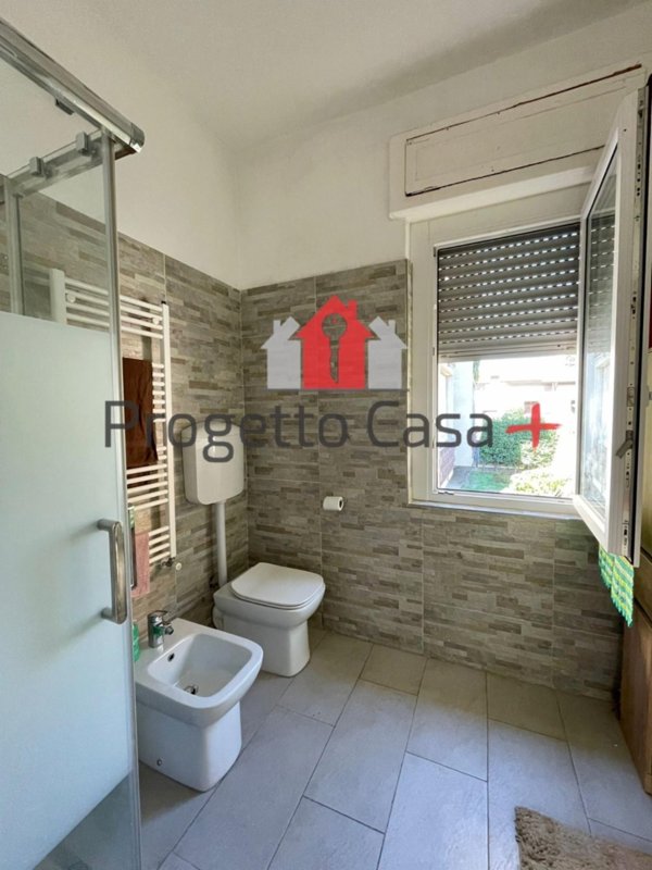 casa indipendente in vendita a Gallarate in zona Crenna