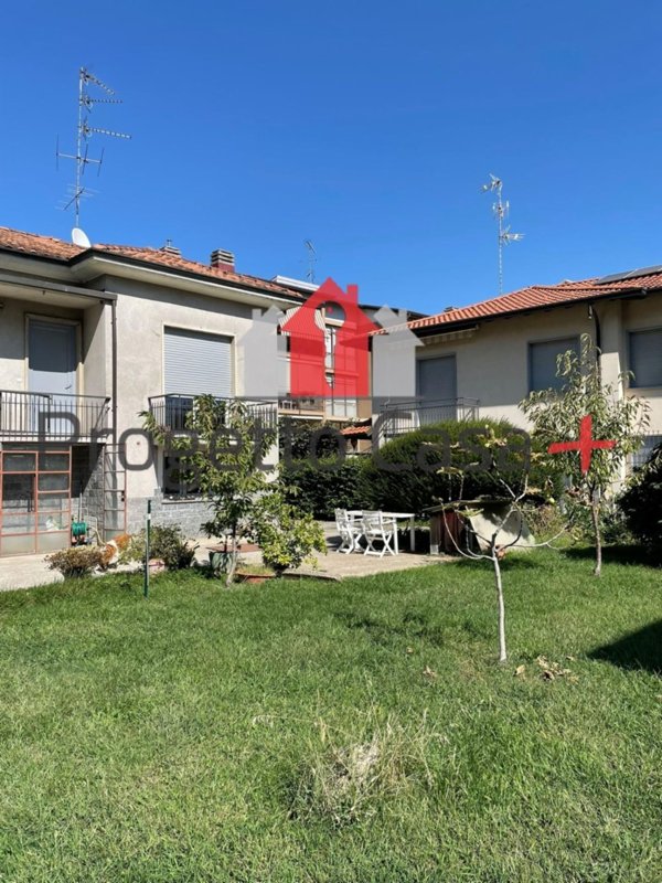 casa indipendente in vendita a Gallarate in zona Crenna