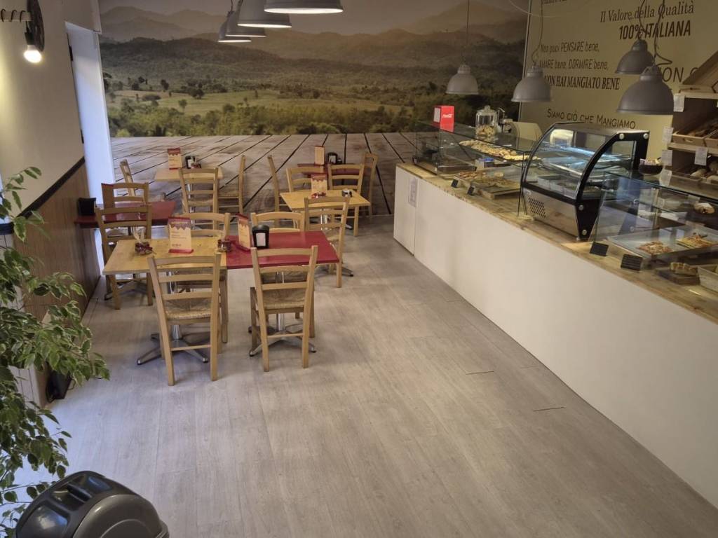 negozio in vendita a Gallarate in zona Sciarè