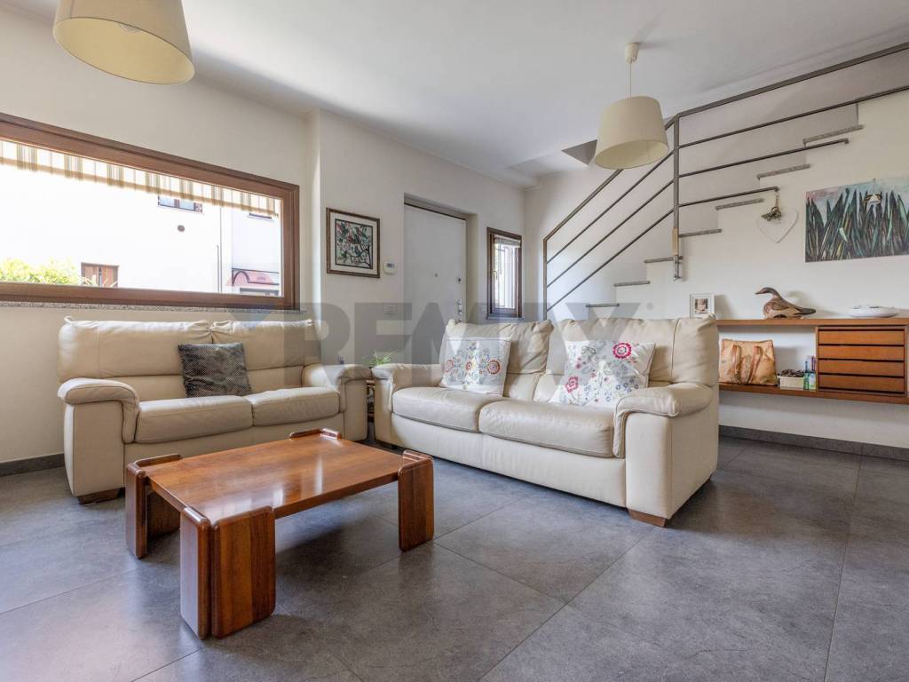casa indipendente in vendita a Gallarate in zona Crenna