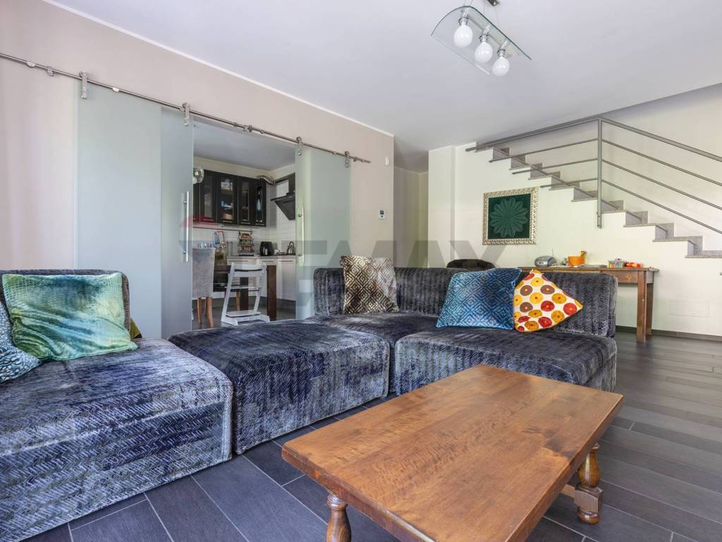 casa indipendente in vendita a Gallarate in zona Crenna