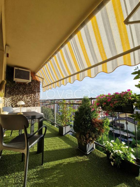 appartamento in vendita a Gallarate in zona Sciarè