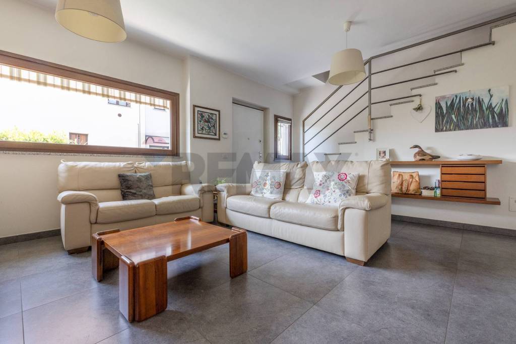 casa indipendente in vendita a Gallarate in zona Crenna
