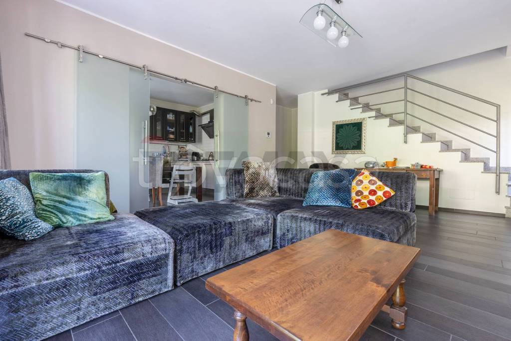 casa indipendente in vendita a Gallarate in zona Crenna