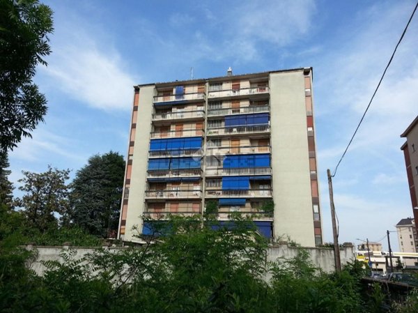 appartamento in vendita a Gallarate in zona Sciarè