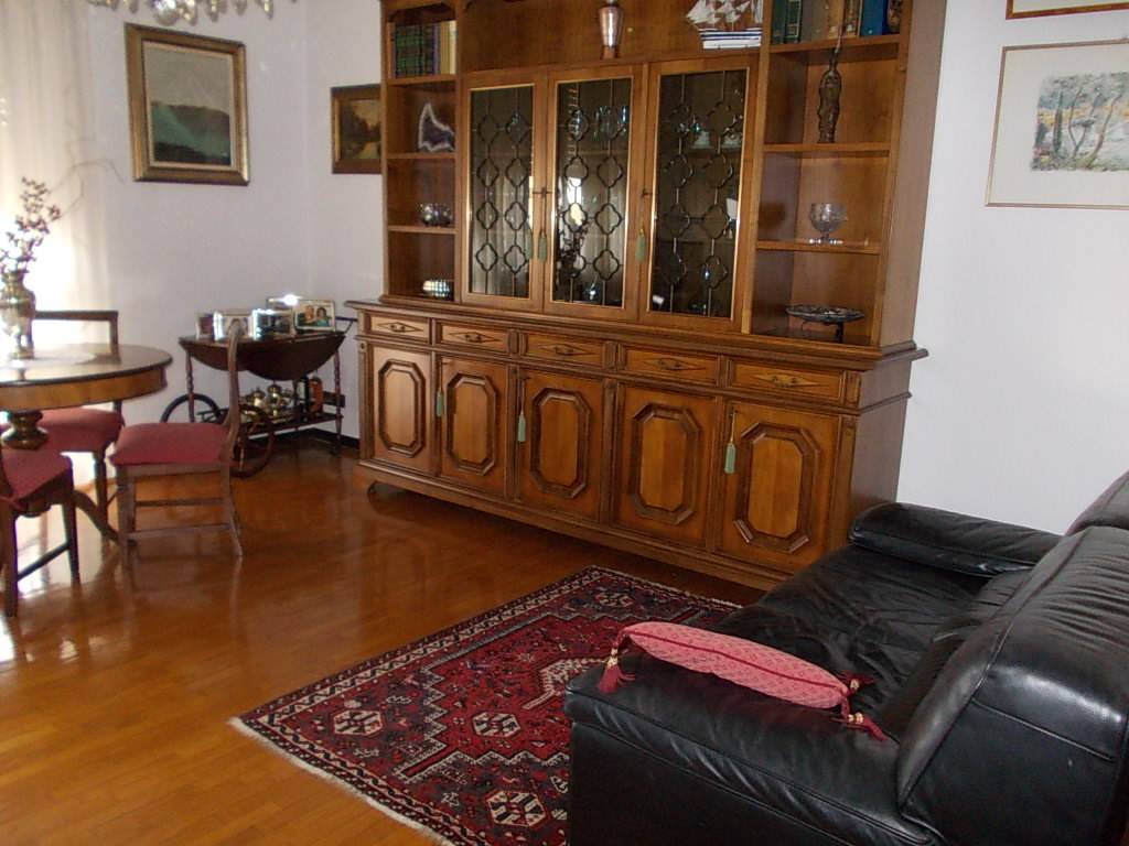 appartamento in vendita a Gallarate in zona Sciarè