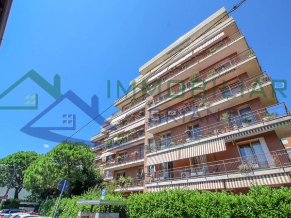 appartamento in vendita a Gallarate in zona Sciarè