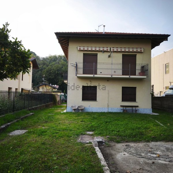 casa indipendente in vendita a Gallarate in zona Cascinetta