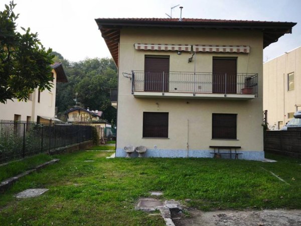 casa indipendente in vendita a Gallarate in zona Crenna