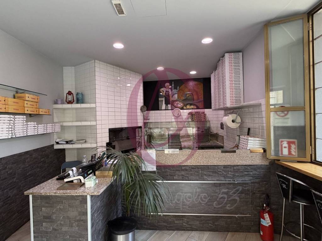 negozio in vendita a Gallarate in zona Crenna