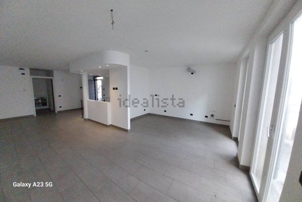 appartamento in vendita a Gallarate in zona Sciarè