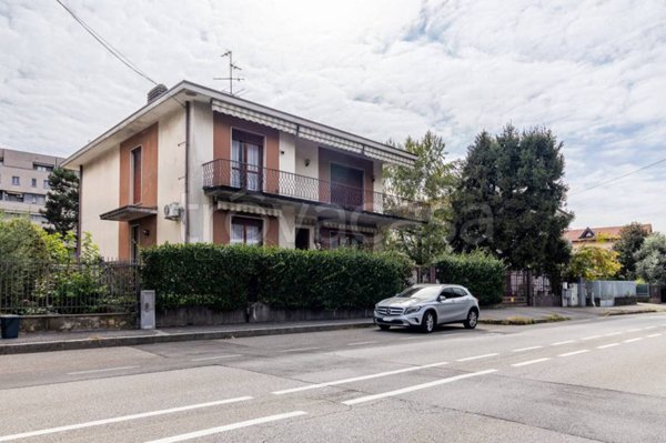 casa indipendente in vendita a Gallarate in zona Crenna