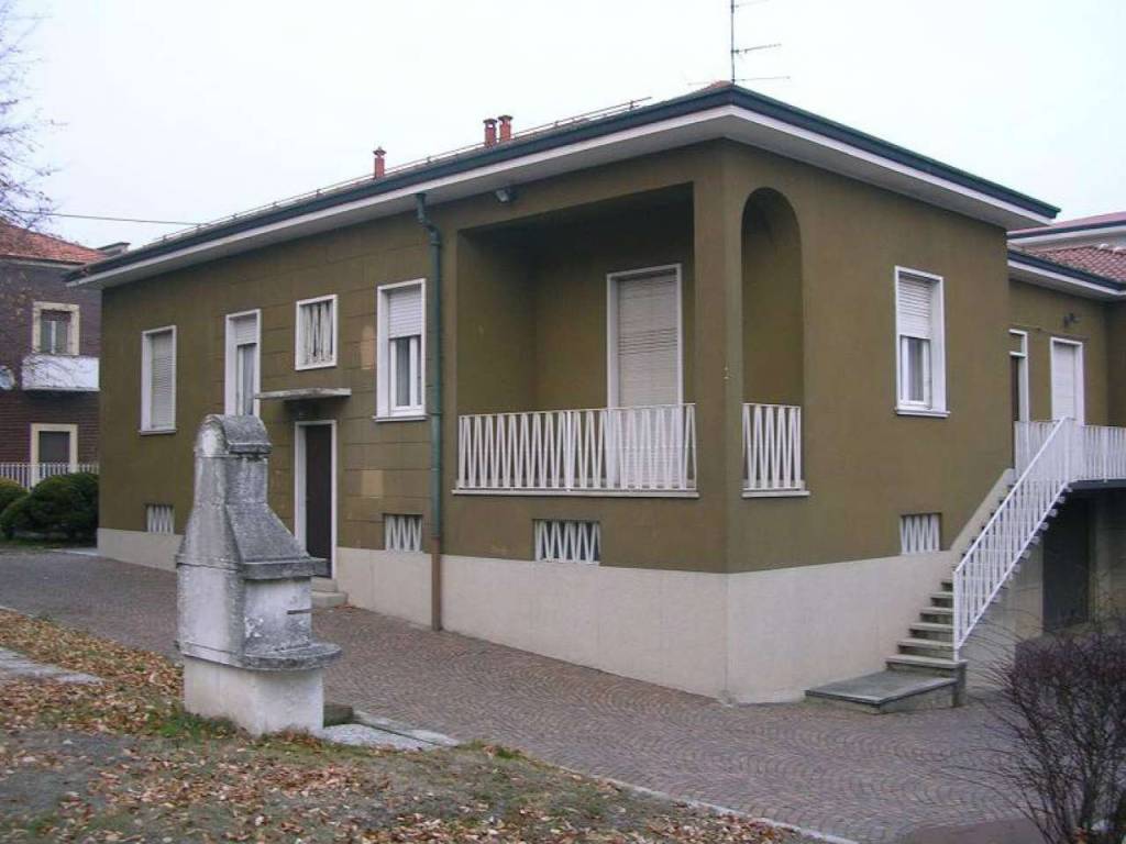 negozio in vendita a Gallarate in zona Arnate