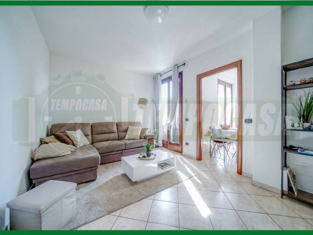 appartamento in vendita a Gallarate in zona Arnate