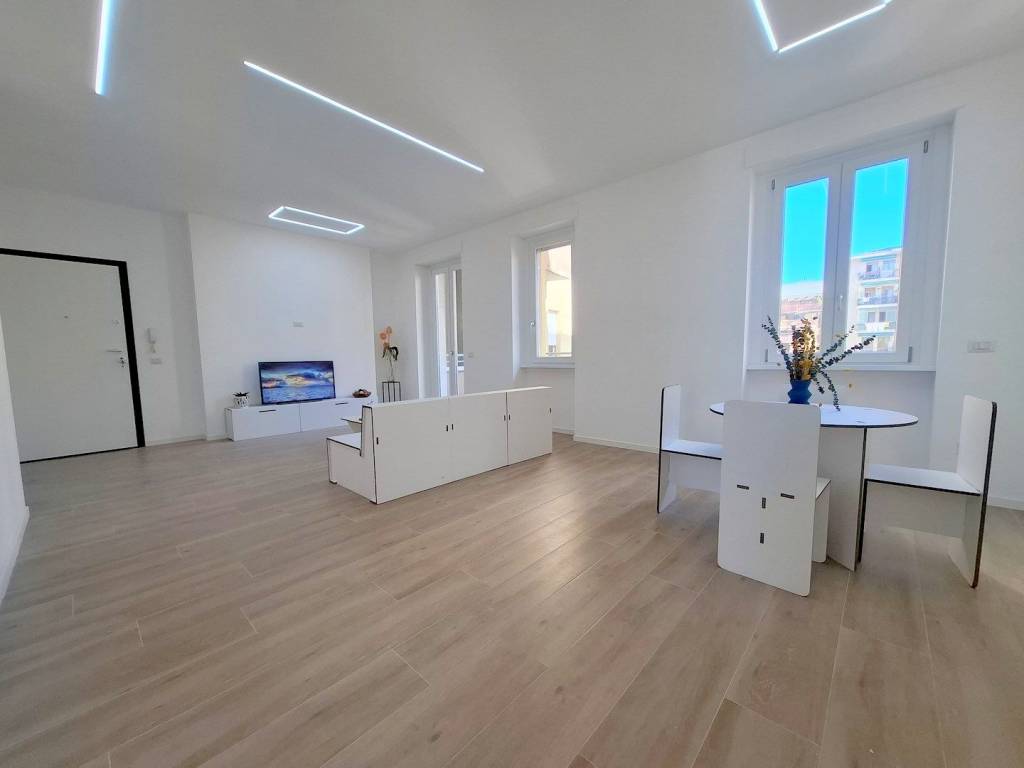 appartamento in vendita a Gallarate in zona Sciarè