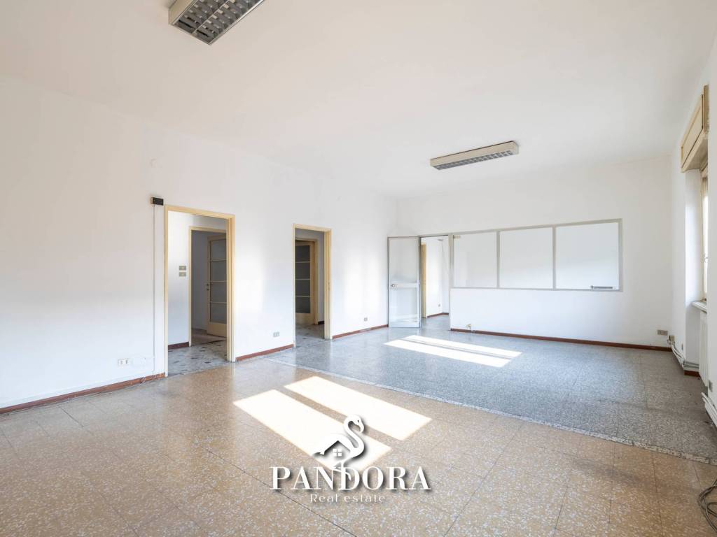 appartamento in vendita a Gallarate in zona Sciarè