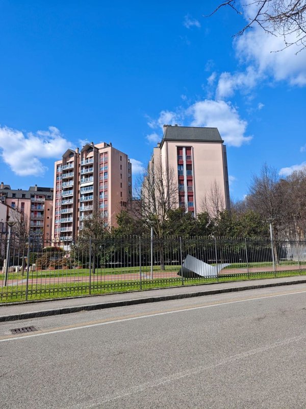appartamento in vendita a Gallarate in zona Sciarè