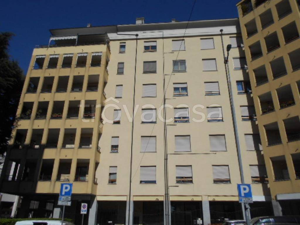 locale commerciale in vendita a Gallarate