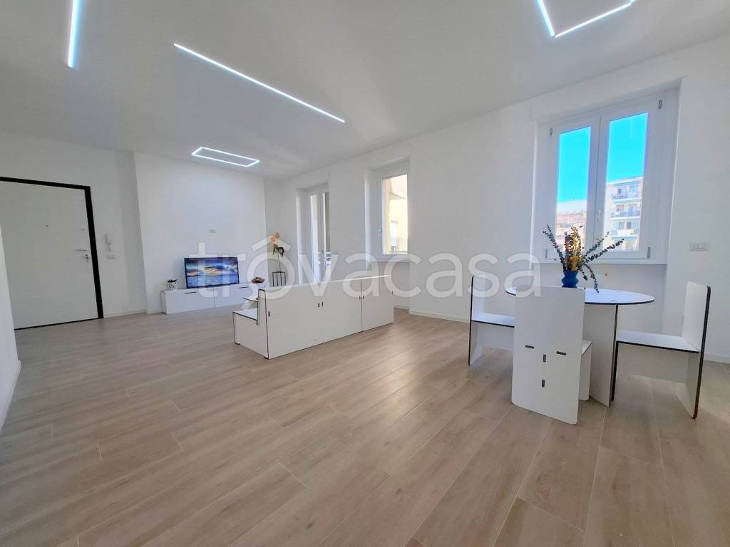 appartamento in vendita a Gallarate in zona Sciarè