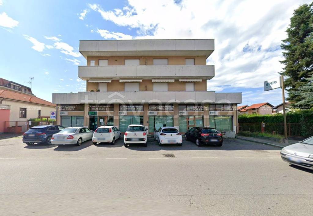 locale commerciale in vendita a Gallarate in zona Cascinetta
