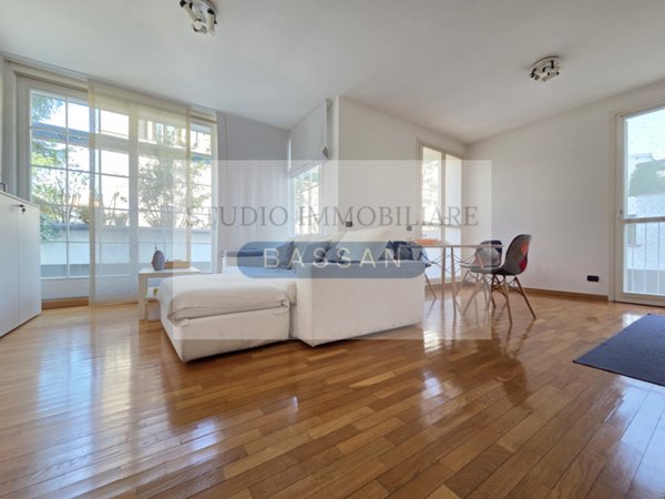 appartamento in vendita a Gallarate in zona Sciarè