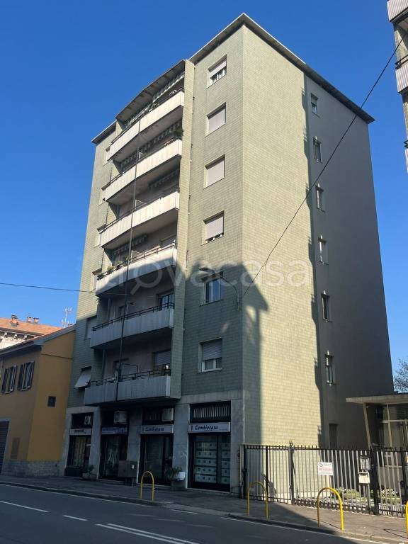 appartamento in vendita a Gallarate in zona Sciarè