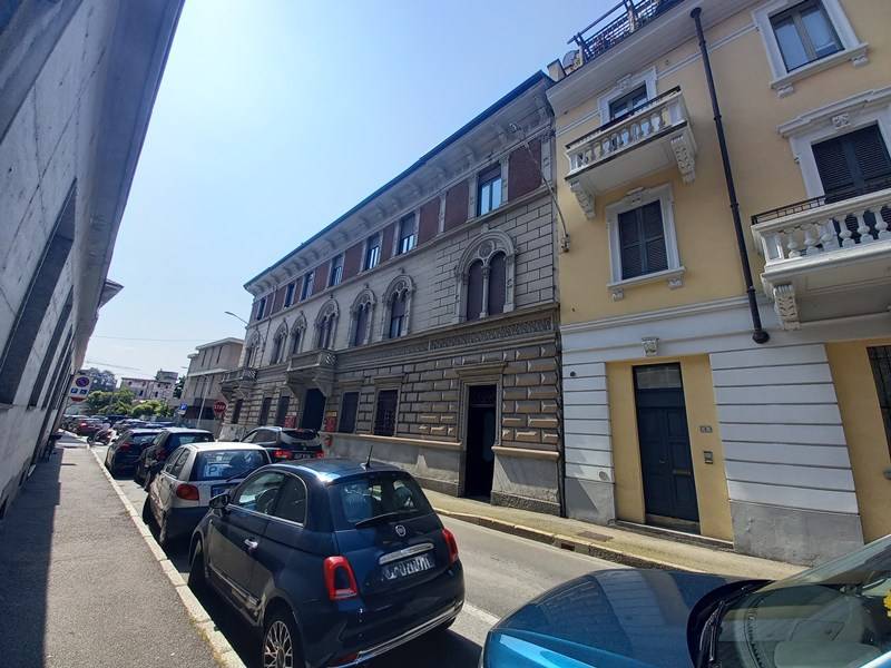 ufficio in vendita a Gallarate in zona Sciarè