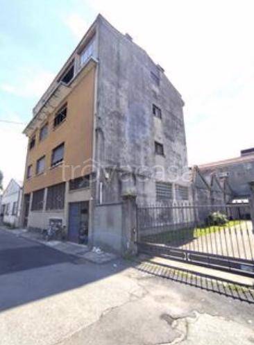 appartamento in vendita a Gallarate in zona Sciarè