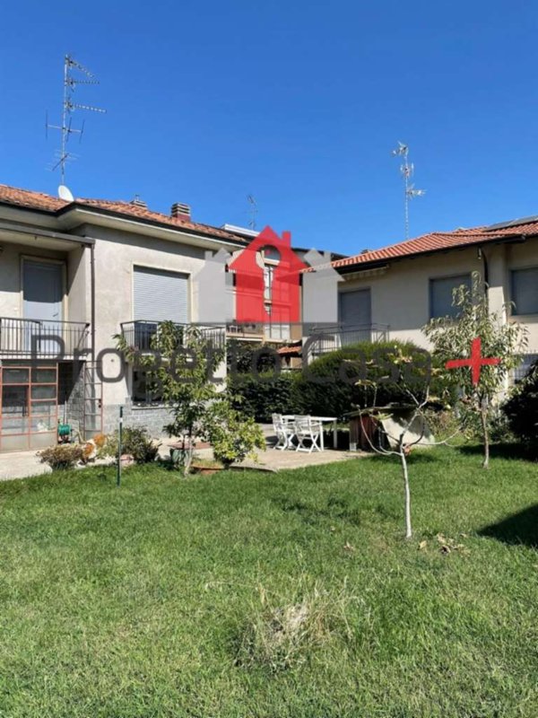 casa indipendente in vendita a Gallarate in zona Crenna