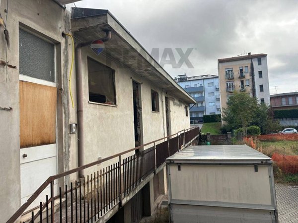 appartamento in vendita a Gallarate in zona Sciarè