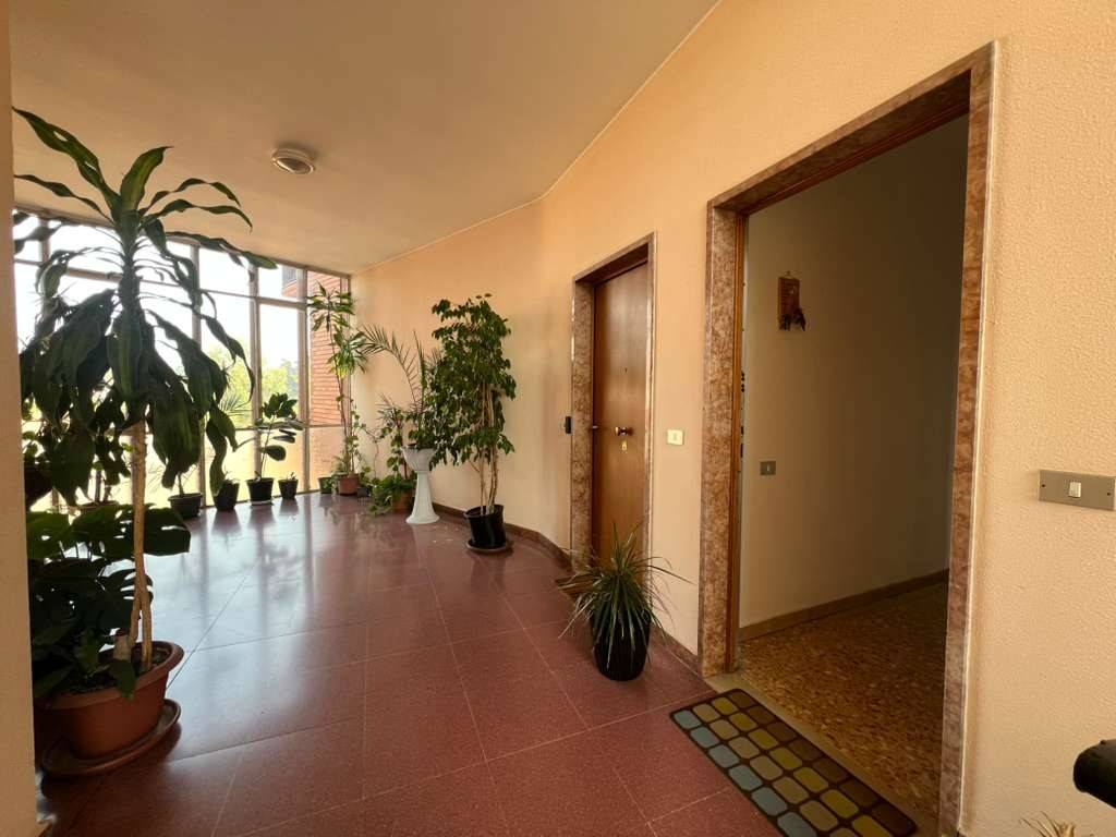 appartamento in vendita a Gallarate in zona Arnate