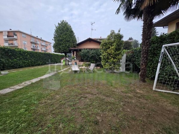 casa indipendente in vendita a Gallarate in zona Cascinetta