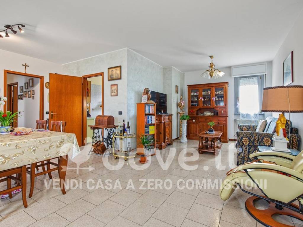 appartamento in vendita a Gallarate in zona Sciarè