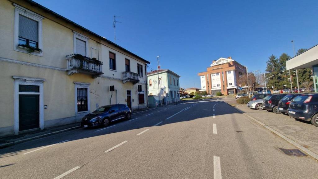 casa indipendente in vendita a Gallarate in zona Madonna in Campagna