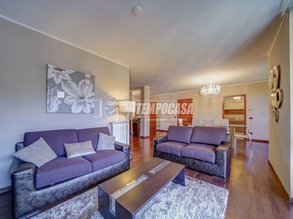 appartamento in vendita a Gallarate in zona Sciarè