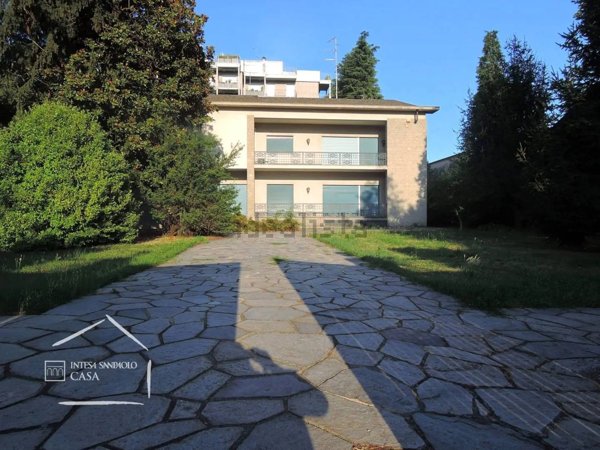 casa indipendente in vendita a Gallarate in zona Sciarè