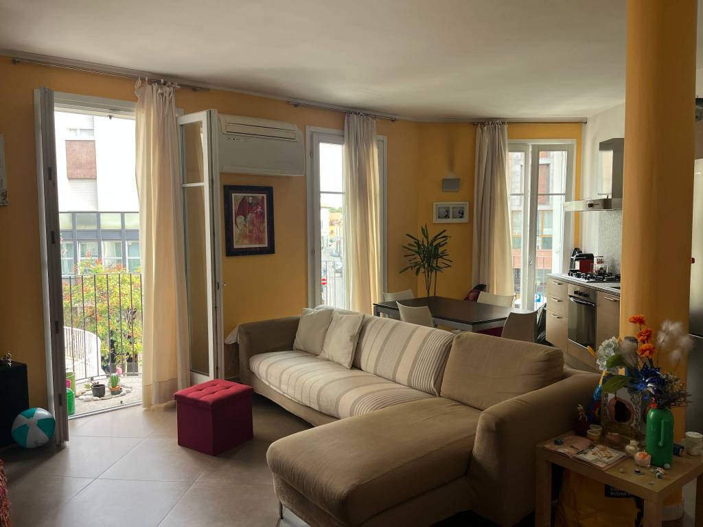 appartamento in vendita a Gallarate in zona Sciarè