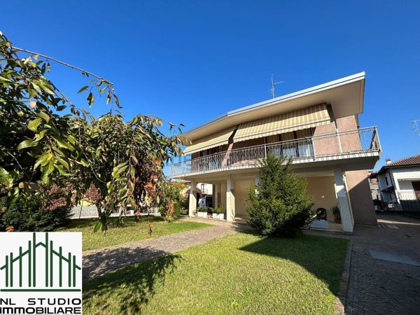 casa indipendente in vendita a Gallarate in zona Cascinetta